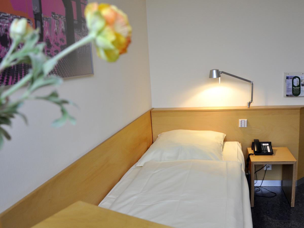 Seminarhotel In Der Manfred-Sauer-Stiftung Lobbach Номер фото